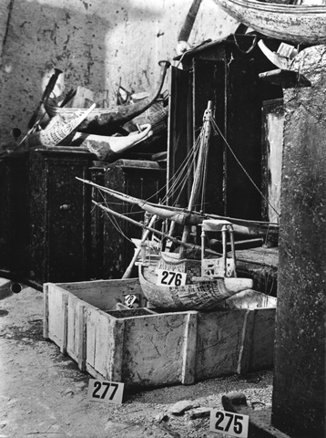 Burton photograph p1172a relating to Carter no. 285