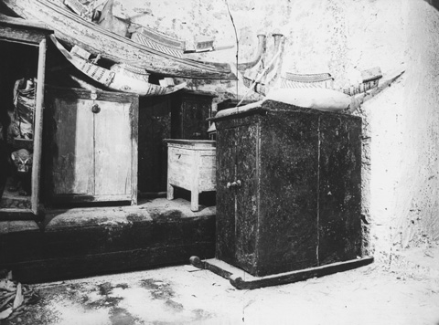 Burton photograph p1173a relating to Carter no. 285
