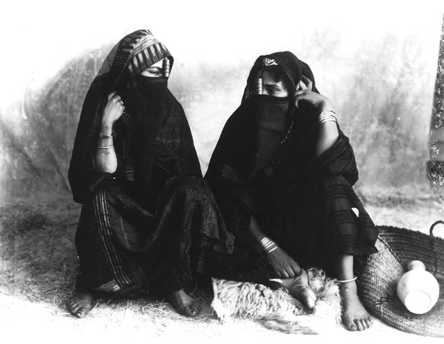 Lekegian, G., Studio groups and portraits (c.1890
[Estimated date.])