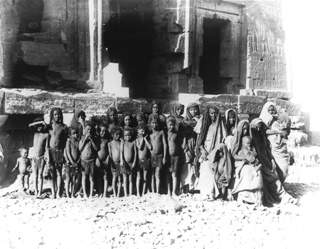 Sebah, J. P., People and scenes of daily life (c.1890
[Estimated date.]) (Enlarged image size=42Kb)