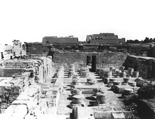 Sebah, J. P., The Theban west bank, Medinet Habu (c.1890
[Estimated date.]) (Enlarged image size=37Kb)