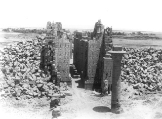 not known, Karnak (c.1890
[Estimated date.]) (Enlarged image size=37Kb)