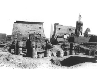 Beato, A., Luxor (c.1890
[Estimated date.]) (Enlarged image size=32Kb)