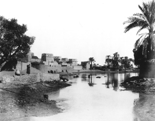 not known, Luxor (c.1890
[Estimated date.]) (Enlarged image size=32Kb)