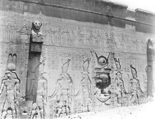 Zangaki, G., Dendara (c.1880
[Estimated date.]) (Enlarged image size=43Kb)