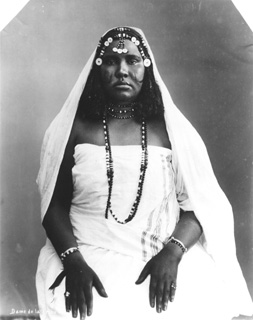 Lekegian, G., Studio groups and portraits (c.1890
[Estimated date.]) (Enlarged image size=28Kb)