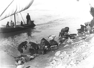Lekegian, G., People and scenes of daily life (c.1890
[Estimated date.]) (Enlarged image size=35Kb)