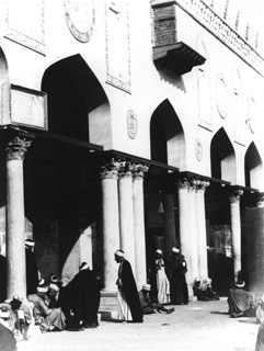 Lekegian, G., Cairo (c.1890
[Estimated date.]) (Enlarged image size=36Kb)