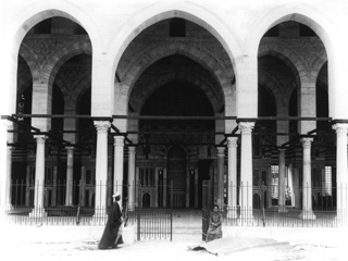 Lekegian, G., Cairo (c.1890
[Estimated date.]) (Enlarged image size=32Kb)