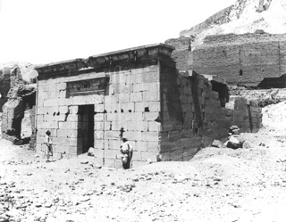 Sebah, J. P., The Theban west bank, Deir el-Medina (c.1890
[Estimated date.]) (Enlarged image size=41Kb)