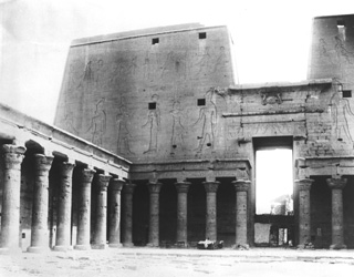not known, Edfu (c.1890
[Estimated date.]) (Enlarged image size=34Kb)