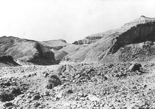 not known, The Theban west bank, the Valley of the Kings (c.1890
[Estimated date.]) (Enlarged image size=42Kb)
