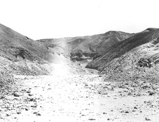 not known, The Theban west bank, the Valley of the Kings (c.1890
[Estimated date.]) (Enlarged image size=38Kb)