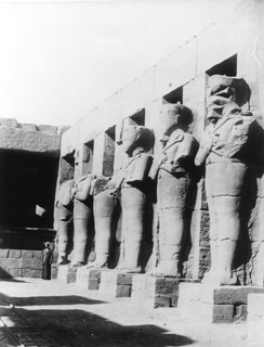 not known, Karnak (c.1900
[Estimated date.]) (Enlarged image size=33Kb)