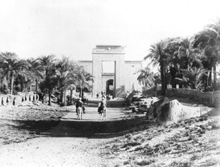 Arnoux, H., Karnak (c.1885
[Estimated date.]) (Enlarged image size=40Kb)