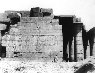 not known, The Theban west bank, the Ramesseum (c.1890
[Estimated date.]) (Enlarged image size=40Kb)