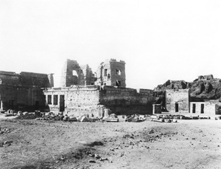 not known, The Theban west bank, Medinet Habu (c.1890
[Estimated date.]) (Enlarged image size=32Kb)