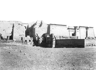 Beato, A., The Theban west bank, Medinet Habu (c.1890
[Estimated date.]) (Enlarged image size=31Kb)
