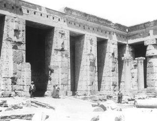 Beato, A., The Theban west bank, Medinet Habu (c.1900
[Similar to Gr. Inst. 4156.]) (Enlarged image size=38Kb)