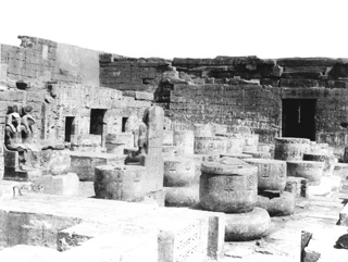 Beato, A., The Theban west bank, Medinet Habu (c.1890
[Estimated date.]) (Enlarged image size=37Kb)