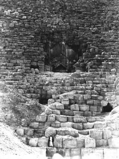 Lekegian, G., Giza (c.1890
[Estimated date.]) (Enlarged image size=51Kb)
