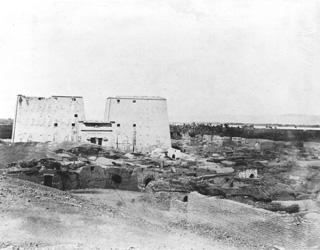 not known, Edfu (c.1890
[Estimated date.]) (Enlarged image size=32Kb)
