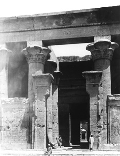 not known, Edfu (c.1890
[Estimated date.]) (Enlarged image size=36Kb)