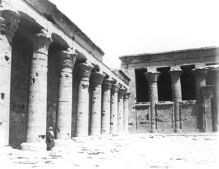 Zangaki, G., Edfu (c.1890
[Estimated date.]) (Enlarged image size=34Kb)