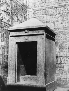not known, Edfu (c.1890
[Estimated date.]) (Enlarged image size=45Kb)