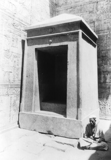 not known, Edfu (c.1890
[Estimated date.]) (Enlarged image size=30Kb)