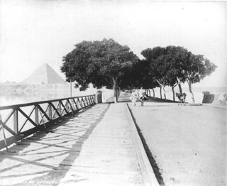 Bonfils, F., Giza (c.1880
[Estimated date.]) (Enlarged image size=33Kb)