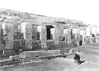 Frith, F.
[Included in an album labelled Historical Photographs. Egypt. Frith's Universal Series, folio i, in Sackler Library, Oxford, 327 Fri la fol.], Abydos (1856-60 [The dates of Frith's visits to Egypt.]
[Gr. Inst. 3451 in an album dated 1871-2.]) (Enlarged image size=36Kb)