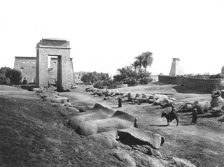Frith, F. [Included in an album labelled Historical Photographs. Egypt. Frith's Universal Series, folio i, in Sackler Library, Oxford, 327 Fri la fol.], Karnak (1856-60
[The dates of Frith's visits to Egypt.]) (Enlarged image size=32Kb)