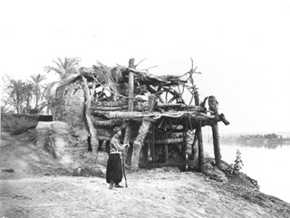 Frith, F.
[From the style of captioning.], Irrigation devices (1856-60
[The dates of Frith's visits to Egypt.]) (Enlarged image size=33Kb)