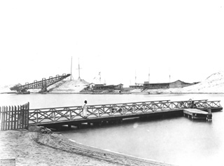 not known, Suez Canal (before 1872
[In an album dated 1871-2.]) (Enlarged image size=23Kb)