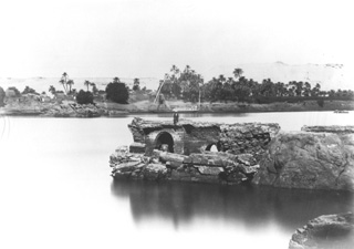 Beato, A., Aswan (c.1890
[Estimated date.]) (Enlarged image size=23Kb)