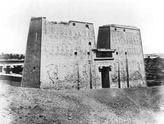 Beato, A., Edfu (c.1890
[Estimated date.]) (Enlarged image size=38Kb)
