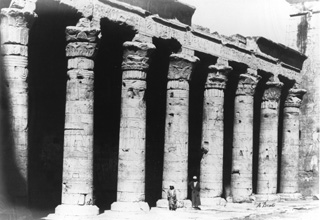 Beato, A., Edfu (c.1890
[Estimated date.]) (Enlarged image size=37Kb)