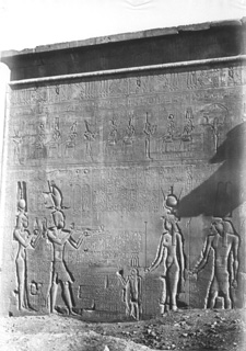 Beato, A., Dendara (c.1890
[Estimated date.]) (Enlarged image size=37Kb)