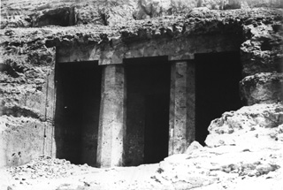 Beato, A., Beni Hasan (c.1900
[Gr. Inst. 4127 in an album dated 1904.]) (Enlarged image size=38Kb)