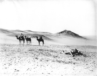 Bonfils, F., People and scenes of daily life (c.1880
[Estimated date.]) (Enlarged image size=30Kb)
