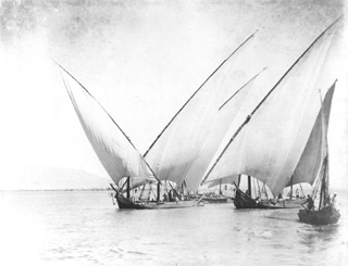 not known, Nile transport (c.1900
[In an album dated 1904.]) (Enlarged image size=26Kb)