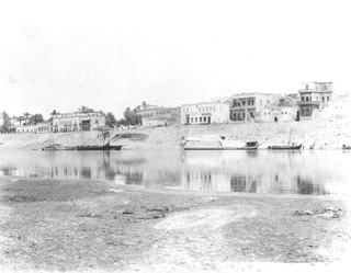 not known, Luxor (c.1890
[Estimated date; in an album dated 1904.]) (Enlarged image size=28Kb)