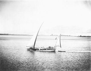 not known, Nile transport (c.1900
[In an album dated 1904.]) (Enlarged image size=25Kb)
