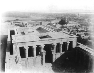 Beato, A., Edfu (c.1900
[Estimated date.]) (Enlarged image size=33Kb)