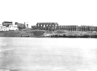 Edition Photoglob, Luxor (c.1890
[Estimated date.]) (Enlarged image size=20Kb)