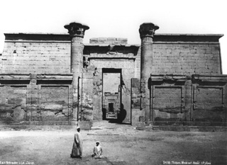 Schroeder & Cie., The Theban west bank, Medinet Habu (c.1890
[Estimated date.]) (Enlarged image size=36Kb)