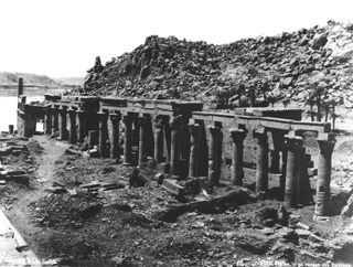 Schroeder & Cie., Philae (c.1890
[Estimated date.]) (Enlarged image size=47Kb)