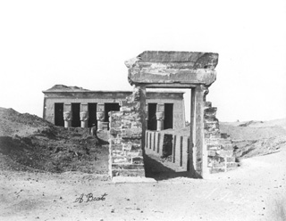 Beato, A., Dendara (c.1890
[Estimated date.]) (Enlarged image size=29Kb)