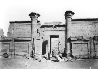 Beato, A., The Theban west bank, Medinet Habu (c.1890
[Estimated date.]) (Enlarged image size=33Kb)